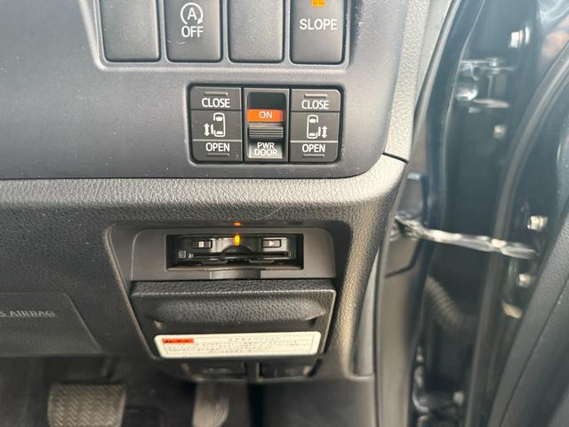 ヴォクシー 　両側電動スライドドア　スマートキー　プッシュスタート　バックカメラ　後席モニター　ＥＴＣ車載器　カロッツェリアナビ　ＣＤ　ＤＶＤ　フルセグ　Ｂｌｕｅｔｏｏｔｈ　スタッドレスタイヤ　アイドリングストップ（32枚目）