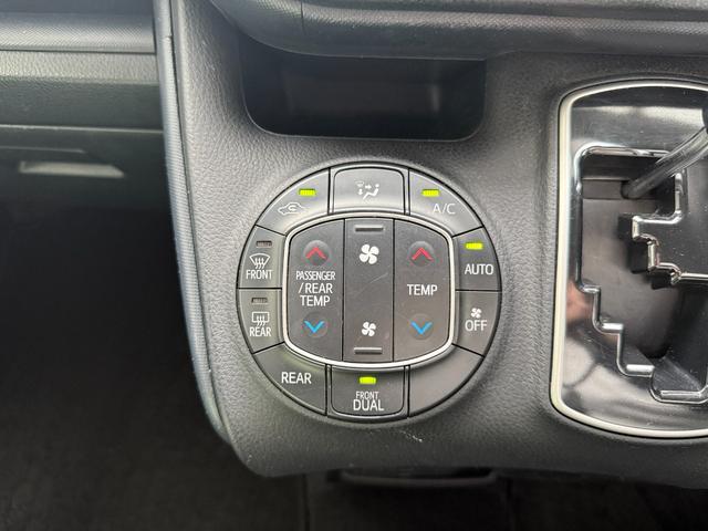 ヴォクシー 　両側電動スライドドア　スマートキー　プッシュスタート　バックカメラ　後席モニター　ＥＴＣ車載器　カロッツェリアナビ　ＣＤ　ＤＶＤ　フルセグ　Ｂｌｕｅｔｏｏｔｈ　スタッドレスタイヤ　アイドリングストップ（36枚目）