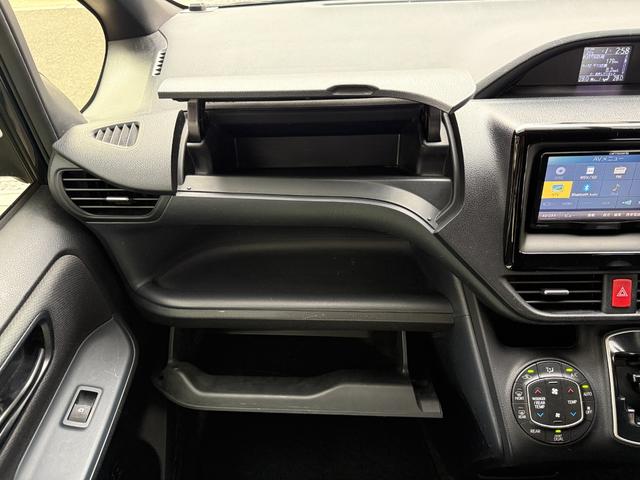 ヴォクシー 　両側電動スライドドア　スマートキー　プッシュスタート　バックカメラ　後席モニター　ＥＴＣ車載器　カロッツェリアナビ　ＣＤ　ＤＶＤ　フルセグ　Ｂｌｕｅｔｏｏｔｈ　スタッドレスタイヤ　アイドリングストップ（42枚目）