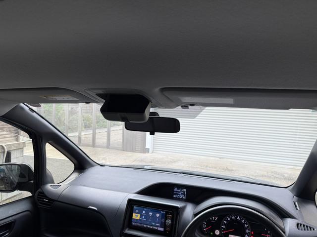 ヴォクシー 　両側電動スライドドア　スマートキー　プッシュスタート　バックカメラ　後席モニター　ＥＴＣ車載器　カロッツェリアナビ　ＣＤ　ＤＶＤ　フルセグ　Ｂｌｕｅｔｏｏｔｈ　スタッドレスタイヤ　アイドリングストップ（43枚目）