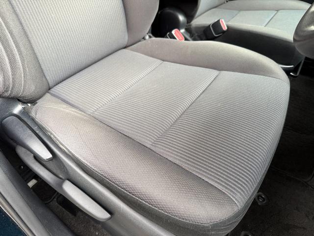 ヴォクシー 　両側電動スライドドア　スマートキー　プッシュスタート　バックカメラ　後席モニター　ＥＴＣ車載器　カロッツェリアナビ　ＣＤ　ＤＶＤ　フルセグ　Ｂｌｕｅｔｏｏｔｈ　スタッドレスタイヤ　アイドリングストップ（47枚目）