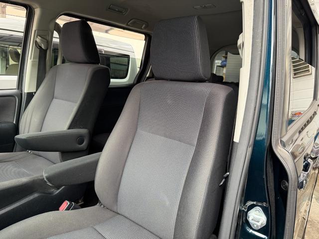 ヴォクシー 　両側電動スライドドア　スマートキー　プッシュスタート　バックカメラ　後席モニター　ＥＴＣ車載器　カロッツェリアナビ　ＣＤ　ＤＶＤ　フルセグ　Ｂｌｕｅｔｏｏｔｈ　スタッドレスタイヤ　アイドリングストップ（48枚目）