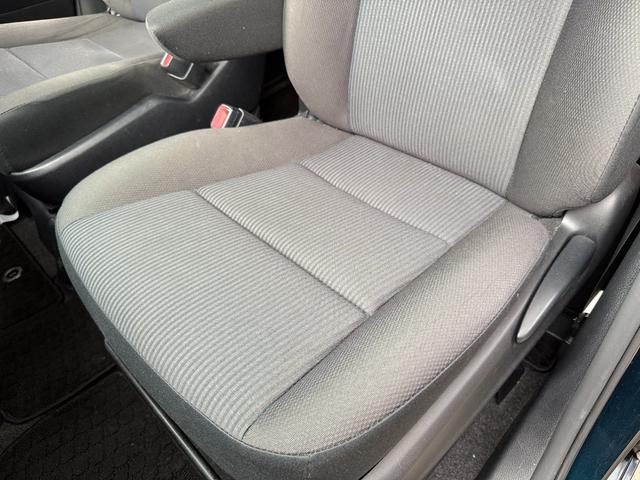 ヴォクシー 　両側電動スライドドア　スマートキー　プッシュスタート　バックカメラ　後席モニター　ＥＴＣ車載器　カロッツェリアナビ　ＣＤ　ＤＶＤ　フルセグ　Ｂｌｕｅｔｏｏｔｈ　スタッドレスタイヤ　アイドリングストップ（49枚目）