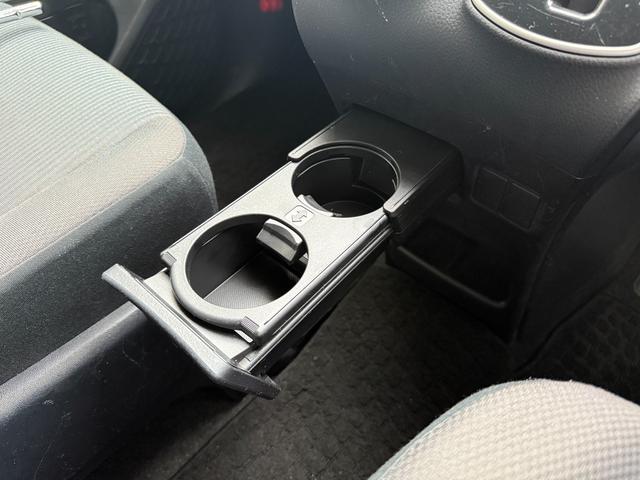 ヴォクシー 　両側電動スライドドア　スマートキー　プッシュスタート　バックカメラ　後席モニター　ＥＴＣ車載器　カロッツェリアナビ　ＣＤ　ＤＶＤ　フルセグ　Ｂｌｕｅｔｏｏｔｈ　スタッドレスタイヤ　アイドリングストップ（50枚目）