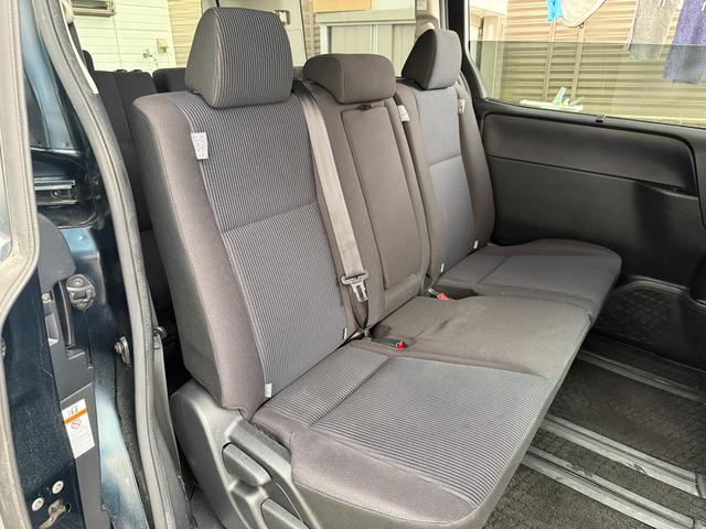 ヴォクシー 　両側電動スライドドア　スマートキー　プッシュスタート　バックカメラ　後席モニター　ＥＴＣ車載器　カロッツェリアナビ　ＣＤ　ＤＶＤ　フルセグ　Ｂｌｕｅｔｏｏｔｈ　スタッドレスタイヤ　アイドリングストップ（51枚目）