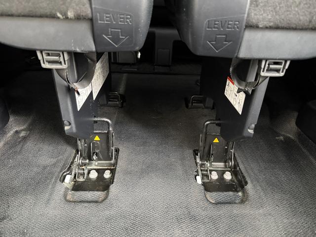 ヴォクシー 　両側電動スライドドア　スマートキー　プッシュスタート　バックカメラ　後席モニター　ＥＴＣ車載器　カロッツェリアナビ　ＣＤ　ＤＶＤ　フルセグ　Ｂｌｕｅｔｏｏｔｈ　スタッドレスタイヤ　アイドリングストップ（58枚目）