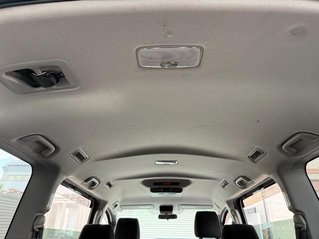 ヴォクシー 　両側電動スライドドア　スマートキー　プッシュスタート　バックカメラ　後席モニター　ＥＴＣ車載器　カロッツェリアナビ　ＣＤ　ＤＶＤ　フルセグ　Ｂｌｕｅｔｏｏｔｈ　スタッドレスタイヤ　アイドリングストップ（62枚目）