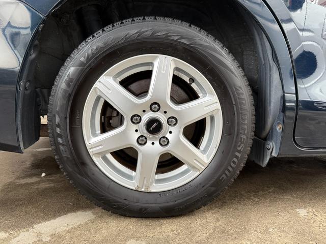 ヴォクシー 　両側電動スライドドア　スマートキー　プッシュスタート　バックカメラ　後席モニター　ＥＴＣ車載器　カロッツェリアナビ　ＣＤ　ＤＶＤ　フルセグ　Ｂｌｕｅｔｏｏｔｈ　スタッドレスタイヤ　アイドリングストップ（64枚目）