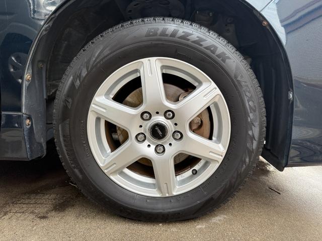 ヴォクシー 　両側電動スライドドア　スマートキー　プッシュスタート　バックカメラ　後席モニター　ＥＴＣ車載器　カロッツェリアナビ　ＣＤ　ＤＶＤ　フルセグ　Ｂｌｕｅｔｏｏｔｈ　スタッドレスタイヤ　アイドリングストップ（65枚目）