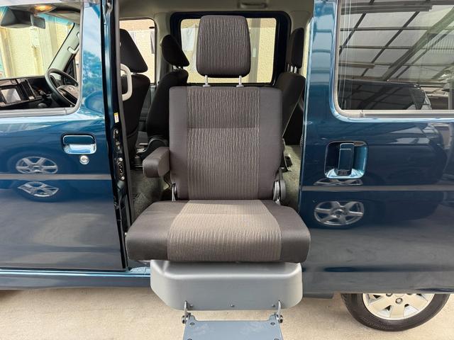 アトレーワゴン 　リヤシートリフト　ＳＡＩＩＩ　ディスプレイオーディオ　障害物センサー　ＣＤ　ＤＶＤ　両側スライドドア　電動格納ミラー　ＬＥＤヘッドライト　アイドリングストップ　オートマチックハイビーム　フロアマット（8枚目）