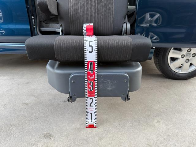 アトレーワゴン 　リヤシートリフト　ＳＡＩＩＩ　ディスプレイオーディオ　障害物センサー　ＣＤ　ＤＶＤ　両側スライドドア　電動格納ミラー　ＬＥＤヘッドライト　アイドリングストップ　オートマチックハイビーム　フロアマット（9枚目）