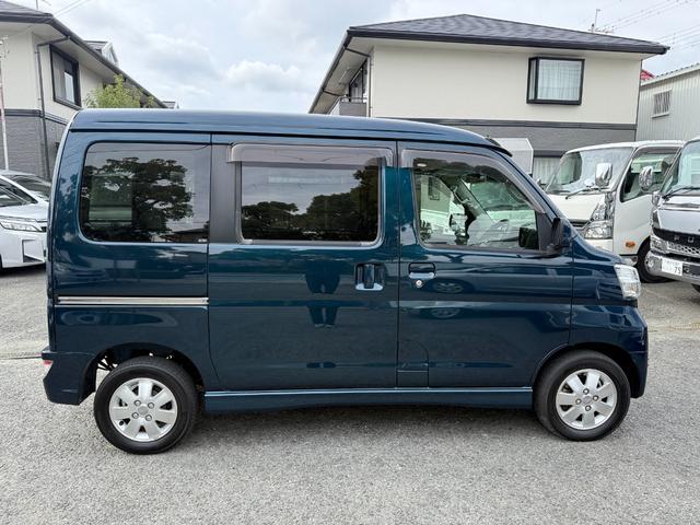 アトレーワゴン 　リヤシートリフト　ＳＡＩＩＩ　ディスプレイオーディオ　障害物センサー　ＣＤ　ＤＶＤ　両側スライドドア　電動格納ミラー　ＬＥＤヘッドライト　アイドリングストップ　オートマチックハイビーム　フロアマット（19枚目）