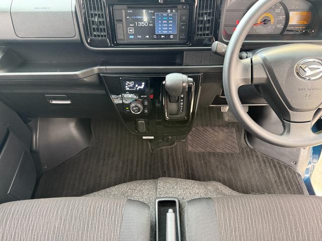 アトレーワゴン 　リヤシートリフト　ＳＡＩＩＩ　ディスプレイオーディオ　障害物センサー　ＣＤ　ＤＶＤ　両側スライドドア　電動格納ミラー　ＬＥＤヘッドライト　アイドリングストップ　オートマチックハイビーム　フロアマット（40枚目）