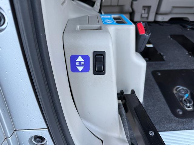 セレナ オートステップ 車椅子スロープ 両側電動スライドドア パナソニックナビ Bluetooth接続 バックカメラ ドライブレコーダー クルーズコントロール スマートキー アイドリングストップ オートライト(5枚目)