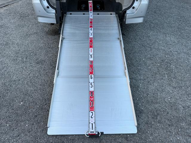 セレナ オートステップ 車椅子スロープ 両側電動スライドドア パナソニックナビ Bluetooth接続 バックカメラ ドライブレコーダー クルーズコントロール スマートキー アイドリングストップ オートライト(10枚目)