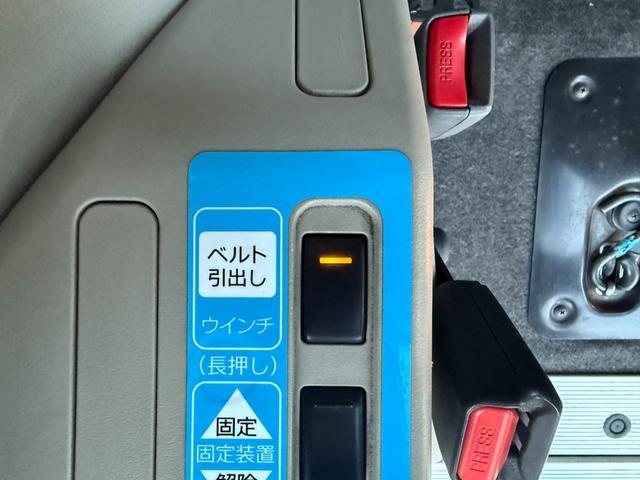 セレナ オートステップ 車椅子スロープ 両側電動スライドドア パナソニックナビ Bluetooth接続 バックカメラ ドライブレコーダー クルーズコントロール スマートキー アイドリングストップ オートライト(13枚目)