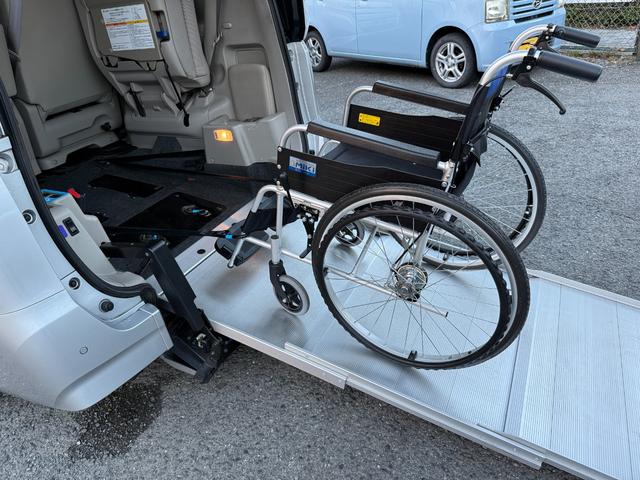 セレナ オートステップ 車椅子スロープ 両側電動スライドドア パナソニックナビ Bluetooth接続 バックカメラ ドライブレコーダー クルーズコントロール スマートキー アイドリングストップ オートライト(17枚目)