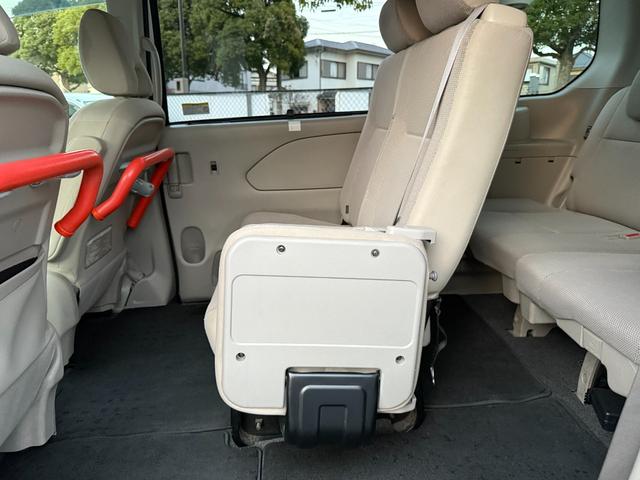 セレナ X 両側スライドドア 補助席 純正ナビ オートクルーズコントロール バックカメラ キーレス スペアキー CD再生 テレビ視聴 オートライト 電動格納ミラー アイドリングストップ機能(5枚目)