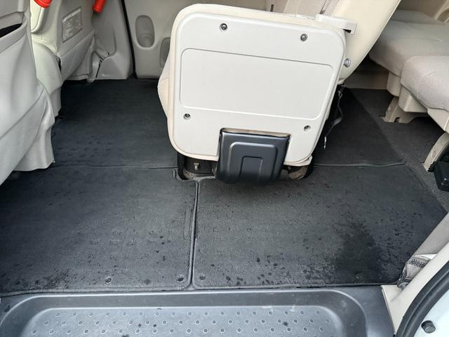 セレナ X 両側スライドドア 補助席 純正ナビ オートクルーズコントロール バックカメラ キーレス スペアキー CD再生 テレビ視聴 オートライト 電動格納ミラー アイドリングストップ機能(6枚目)