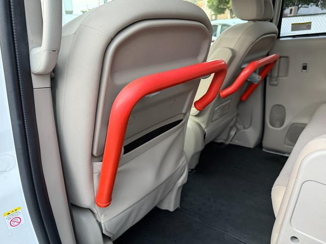 セレナ X 両側スライドドア 補助席 純正ナビ オートクルーズコントロール バックカメラ キーレス スペアキー CD再生 テレビ視聴 オートライト 電動格納ミラー アイドリングストップ機能(7枚目)