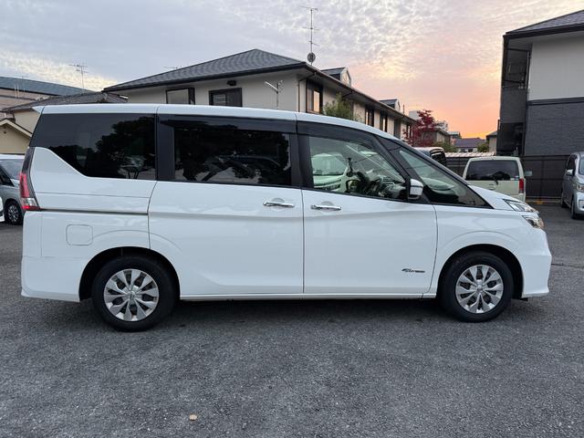 セレナ X 両側スライドドア 補助席 純正ナビ オートクルーズコントロール バックカメラ キーレス スペアキー CD再生 テレビ視聴 オートライト 電動格納ミラー アイドリングストップ機能(18枚目)