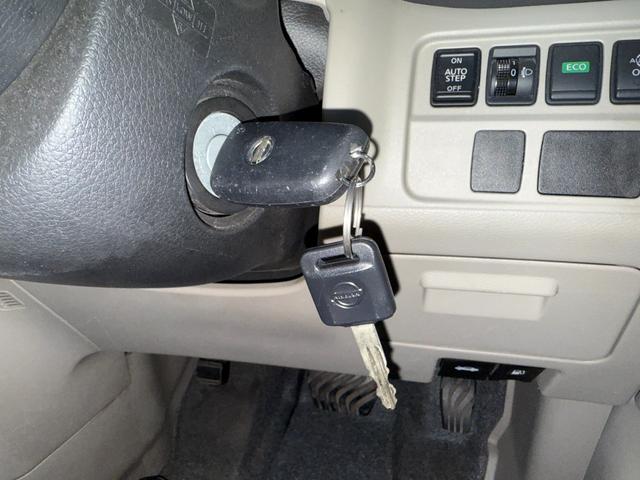 セレナ X 両側スライドドア 補助席 純正ナビ オートクルーズコントロール バックカメラ キーレス スペアキー CD再生 テレビ視聴 オートライト 電動格納ミラー アイドリングストップ機能(31枚目)