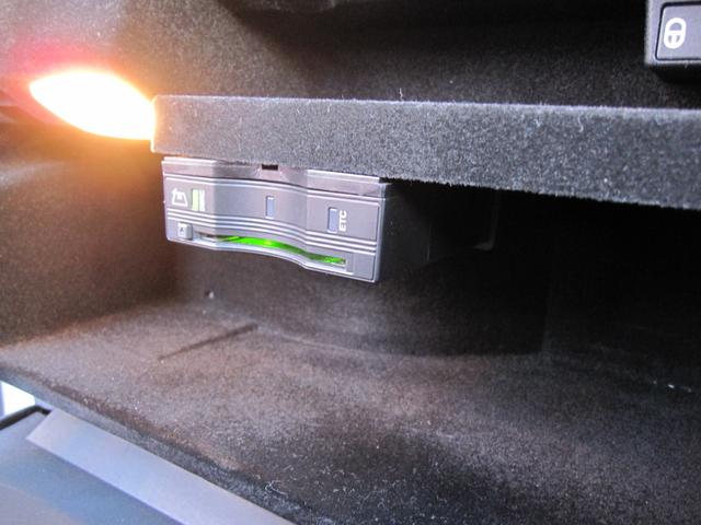 Ｃクラス Ｃ１８０アバンギャルド　ＡＭＧライン　ナビ　フルセグ　革シート　前後コーナーセンサー　バックカメラ　ドライブレコーダー　レーダー探知機　ブラインドスポットモニター　ＬＥＤライト　１８インチアルミホイール　追従オートクルーズ（18枚目）