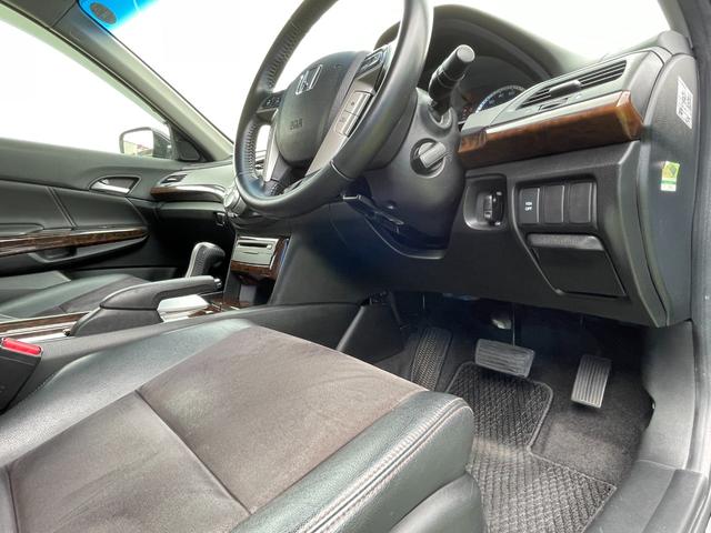 35TL HDDナビ/Bluetooth/バックカメラ/運転席助手席パワーシート/オートライト/HIDヘッドライト/電動リヤブラインド/フォグランプ/スマートキー/ETC/純正17インチアルミ/VSA(11枚目)