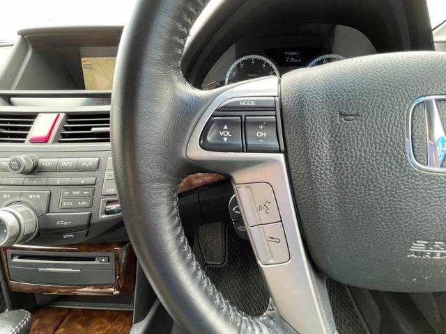 35TL HDDナビ/Bluetooth/バックカメラ/運転席助手席パワーシート/オートライト/HIDヘッドライト/電動リヤブラインド/フォグランプ/スマートキー/ETC/純正17インチアルミ/VSA(13枚目)