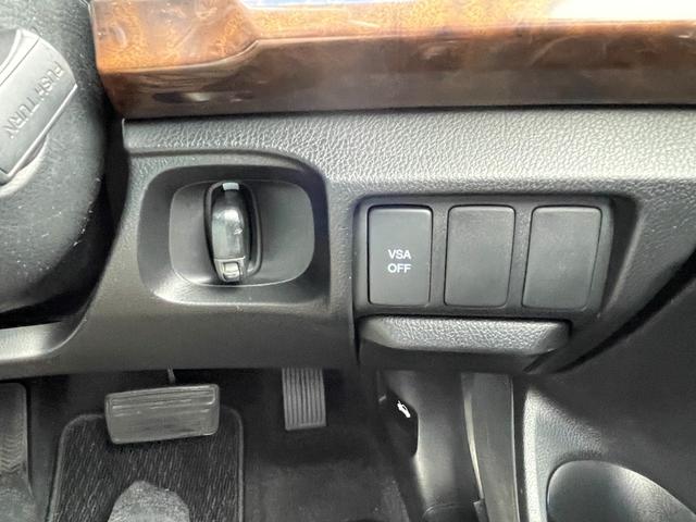 35TL HDDナビ/Bluetooth/バックカメラ/運転席助手席パワーシート/オートライト/HIDヘッドライト/電動リヤブラインド/フォグランプ/スマートキー/ETC/純正17インチアルミ/VSA(33枚目)