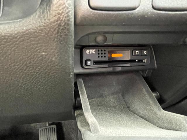 35TL HDDナビ/Bluetooth/バックカメラ/運転席助手席パワーシート/オートライト/HIDヘッドライト/電動リヤブラインド/フォグランプ/スマートキー/ETC/純正17インチアルミ/VSA(35枚目)
