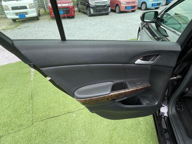 35TL HDDナビ/Bluetooth/バックカメラ/運転席助手席パワーシート/オートライト/HIDヘッドライト/電動リヤブラインド/フォグランプ/スマートキー/ETC/純正17インチアルミ/VSA(51枚目)