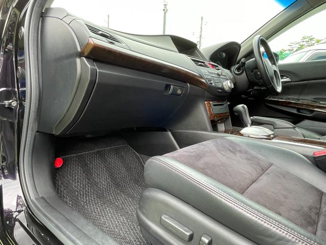 35TL HDDナビ/Bluetooth/バックカメラ/運転席助手席パワーシート/オートライト/HIDヘッドライト/電動リヤブラインド/フォグランプ/スマートキー/ETC/純正17インチアルミ/VSA(54枚目)