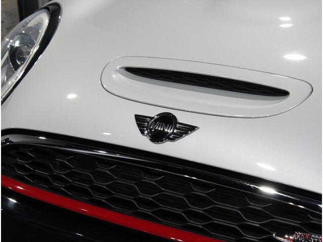 ＭＩＮＩ ジョンクーパーワークス　６速ＭＴ　禁煙車　ホワイトルーフ　Ｂモニター　ＭＩＮＩドライビングモード　レッドキャリパー　ＨＵＤ　ＬＥＤヘッドライト　スマートキー　クルーズコントロール　純正１８ＡＷ　純正ナビ　ＰＤＣ　ＥＴＣ（34枚目）