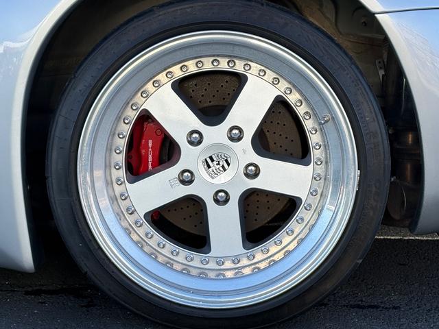 ９１１ ９１１ＧＴ３　ＲＳ－Ｒル・マン仕様　ポルシェモータースポーツＲＳＲワイドボディキット＆ＧＴウィング　パナスポーツＧ７　１８ＡＷ　クライスジークマフラー　クワンタム車高調　純正レカロ本革バケットシート　ＭＯＭＯステア（47枚目）