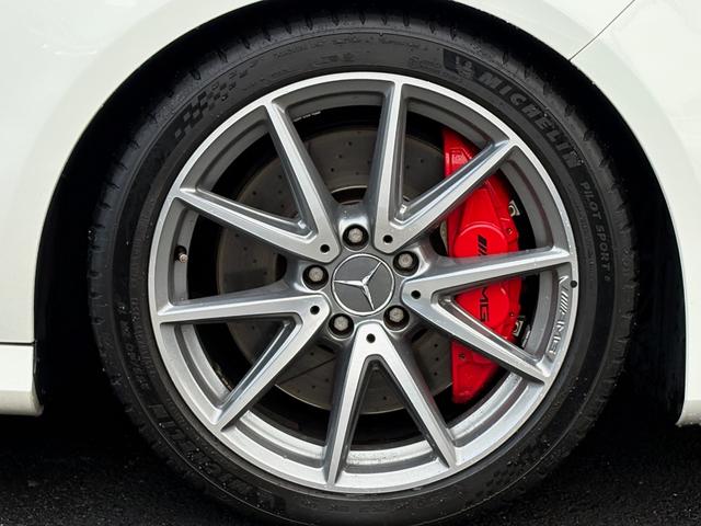 ＣＬＡクラス シューティングブレーク ＣＬＡ４５　４マチック　シューティングブレーク　パノラミックスライディングルーフ　ＶＩＰＥＲセキュリティ　レーダーセーフティＰＫＧ　１２色アンビエントライト　レッドキャリパー　純正ナビ　フルセグＴＶ　Ｂモニター　カープレイ　リア５面フィルム貼（4枚目）