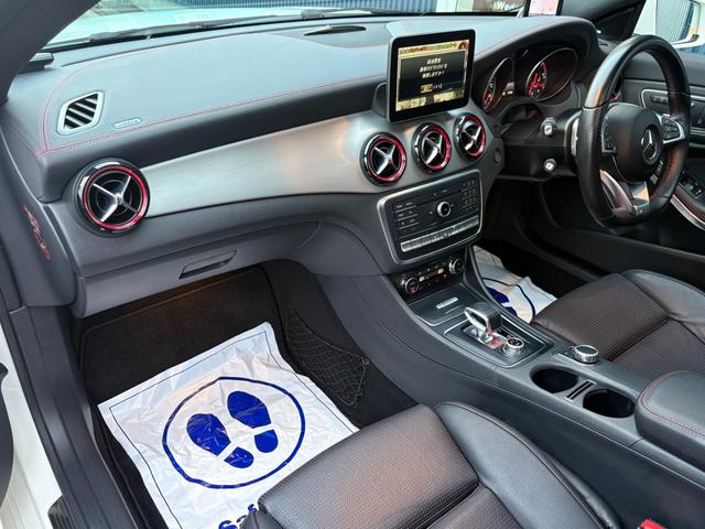 ＣＬＡクラス シューティングブレーク ＣＬＡ４５　４マチック　シューティングブレーク　パノラミックスライディングルーフ　ＶＩＰＥＲセキュリティ　レーダーセーフティＰＫＧ　１２色アンビエントライト　レッドキャリパー　純正ナビ　フルセグＴＶ　Ｂモニター　カープレイ　リア５面フィルム貼（13枚目）