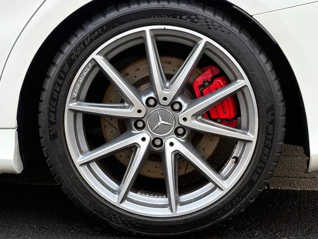 ＣＬＡクラス シューティングブレーク ＣＬＡ４５　４マチック　シューティングブレーク　パノラミックスライディングルーフ　ＶＩＰＥＲセキュリティ　レーダーセーフティＰＫＧ　１２色アンビエントライト　レッドキャリパー　純正ナビ　フルセグＴＶ　Ｂモニター　カープレイ　リア５面フィルム貼（39枚目）