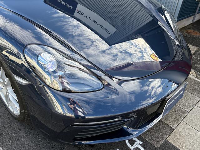 ７１８ケイマン ７１８ケイマン　６速ＭＴ　アゲートグレーインテリア　スポーツエグゾースト　禁煙車　右ハンドル　ハーフレザーシート　ＰＣＭナビ　カープレイ　Ｂモニター　ＥＴＣ　デュアルエキゾーストパイプ　バイキセノンヘッド（35枚目）