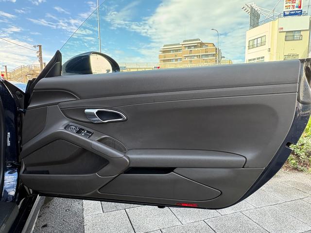 ７１８ケイマン ７１８ケイマン　６速ＭＴ　アゲートグレーインテリア　スポーツエグゾースト　禁煙車　右ハンドル　ハーフレザーシート　ＰＣＭナビ　カープレイ　Ｂモニター　ＥＴＣ　デュアルエキゾーストパイプ　バイキセノンヘッド（50枚目）