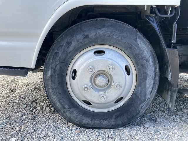 エルフトラック ・アイチＳＳ１２・高所作業車・６ＭＴ・電工バケット　・坂道発進補助装置・電格ミラー・キーレス・メッキパーツ（24枚目）