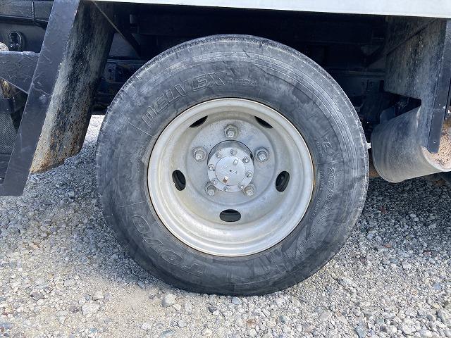 エルフトラック ・アイチＳＳ１２・高所作業車・６ＭＴ・電工バケット　・坂道発進補助装置・電格ミラー・キーレス・メッキパーツ（28枚目）