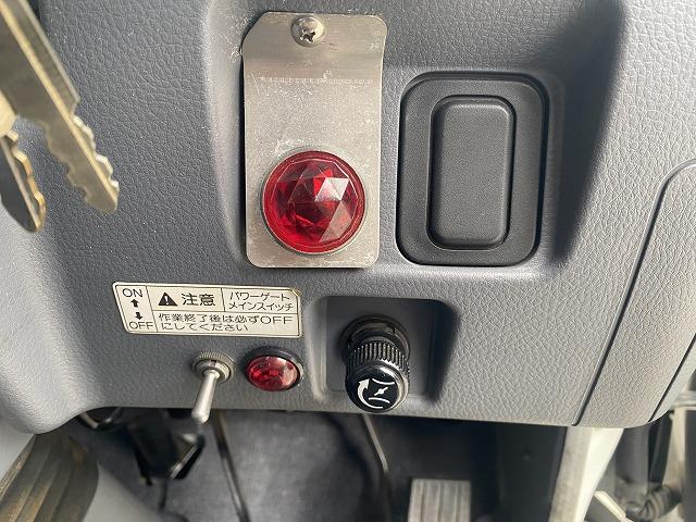 キャンターガッツ ・新明和製垂直ゲート・ＲＥ６・６００ｋｇ型・幌ウィング　・５ＭＴ・１．５ｔ積・メッキパーツ・荷台内寸　Ｌ３１６３　Ｗ１７２０　Ｈ３８０・テーブル９９２（47枚目）