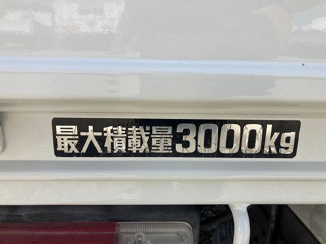 デュトロ ・３ｔ積・５ＭＴ・平ボディ・３ペダル・坂道発進補助装置　・電格ミラー・ＥＴＣ・荷台鉄板張り・ロープ穴３対・荷台架装物（取外し式）・ゲートチェーン・荷台内寸　Ｌ３１１３　Ｗ１７９８　Ｈ３７６（17枚目）