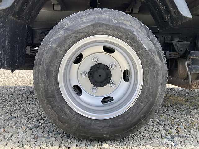 デュトロ ・３ｔ積・５ＭＴ・平ボディ・３ペダル・坂道発進補助装置　・電格ミラー・ＥＴＣ・荷台鉄板張り・ロープ穴３対・荷台架装物（取外し式）・ゲートチェーン・荷台内寸　Ｌ３１１３　Ｗ１７９８　Ｈ３７６（31枚目）