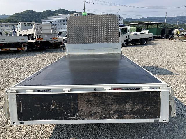 デュトロ ３ｔ積・標準セミロング・６ＭＴ・平・ＬＥＤライト　荷台鉄板張り・プリクラッシュブレーキ・レーンディパーチャーアラート・クリアランスソナー・電格ミラー・メッキパーツ・ステアリングスイッチ・ＥＴＣ・ロープ穴４対・ミラー型バックモニター（14枚目）