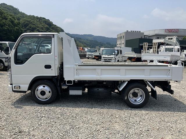 エルフトラック ２ｔ積・ダンプ・コボレーン付・５ｔ未満・５ＭＴ　極東製　ＤＤ０２強化ダンプ・プリクラッシュ・レーンディパーチャーアラート・メッキパーツ・スタートアシスト・エコノモードスイッチ・キーレス・荷台内寸　Ｌ３０４９　Ｗ１５９８　　Ｈ３２８（12枚目）