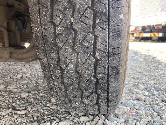 エルフトラック Ｗキャブ・垂直パワーゲート・荷台鉄板張り・５ＭＴ　・Ｗキャブ・垂直パワーゲート・荷台鉄板張り・５ＭＴ・新明和製ＲＥ０６（６００ｋｇ型）・荷台鉄板張り・３ペダル・荷台内寸　Ｌ２０６１　Ｗ１６３３　Ｈ３８０・テーブル８２８（28枚目）