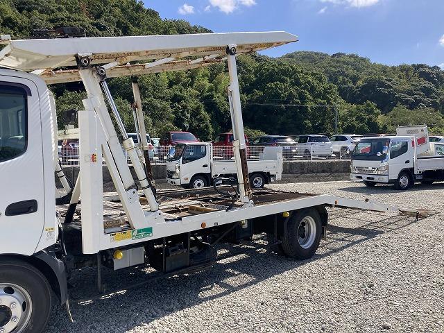 デュトロ ２台積・キャリアカー・花見台・６ＭＴ・３．５ｔ積　２台積・キャリアカー・花見台・６ＭＴ・３．５ｔ積・メッキパーツ・ウィンチ付・坂道発進補助装置・エコモードスイッチ・カラーバックモニター・ＥＴＣ（10枚目）