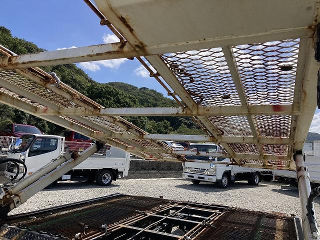 デュトロ ２台積・キャリアカー・花見台・６ＭＴ・３．５ｔ積　２台積・キャリアカー・花見台・６ＭＴ・３．５ｔ積・メッキパーツ・ウィンチ付・坂道発進補助装置・エコモードスイッチ・カラーバックモニター・ＥＴＣ（34枚目）